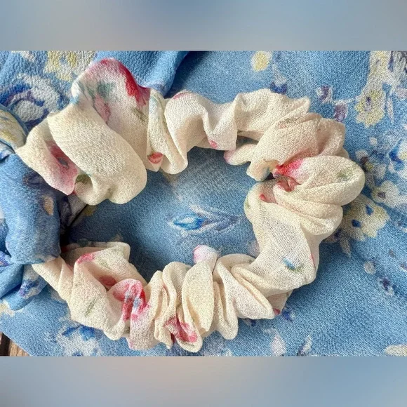 LoveShackFancy Bellitine Scrunchie Re Edition in Bluejay Sunshine Hair Bow NWT - Picture 3 of 10